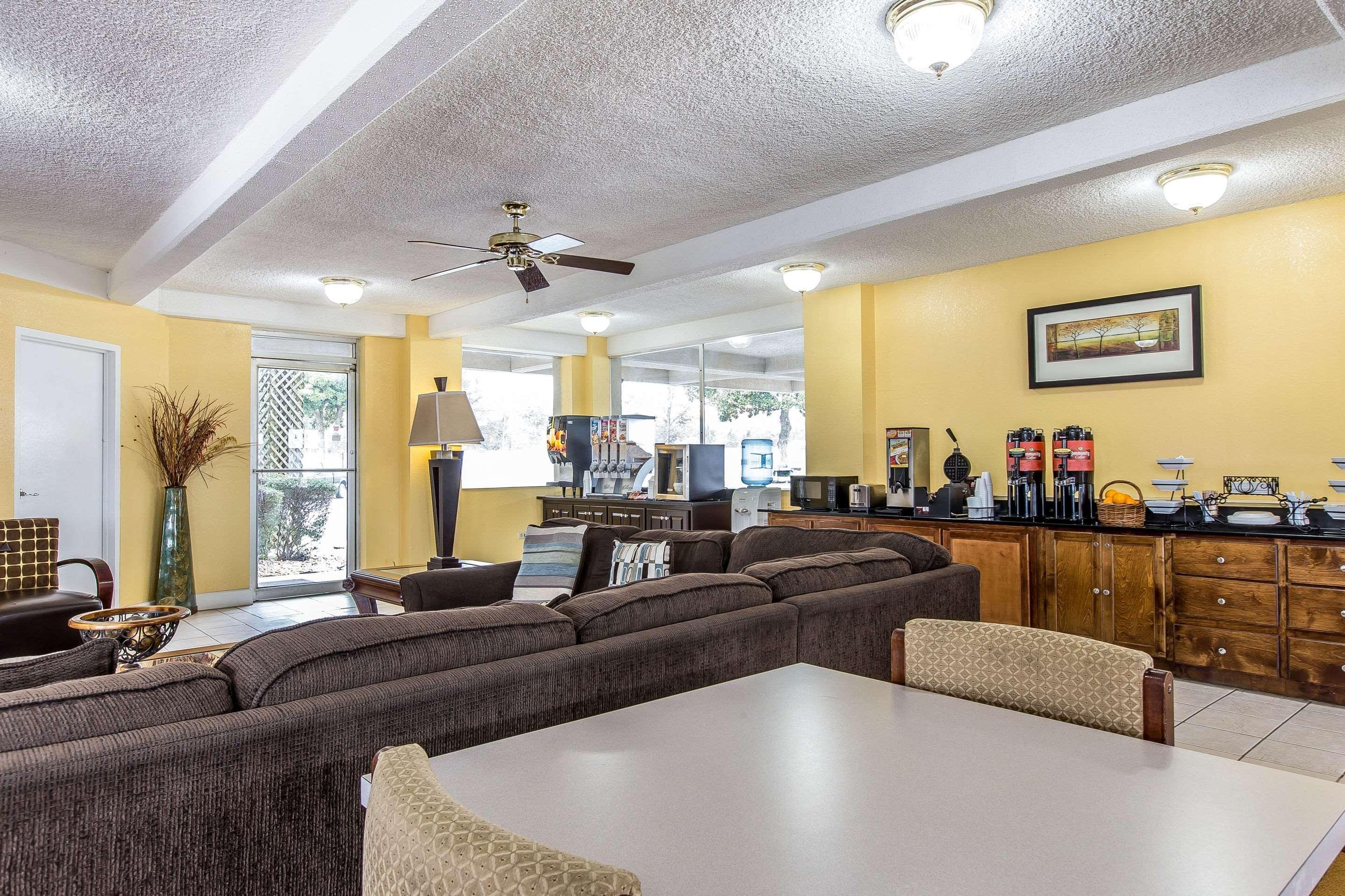 Econo Lodge Byron Ngoại thất bức ảnh