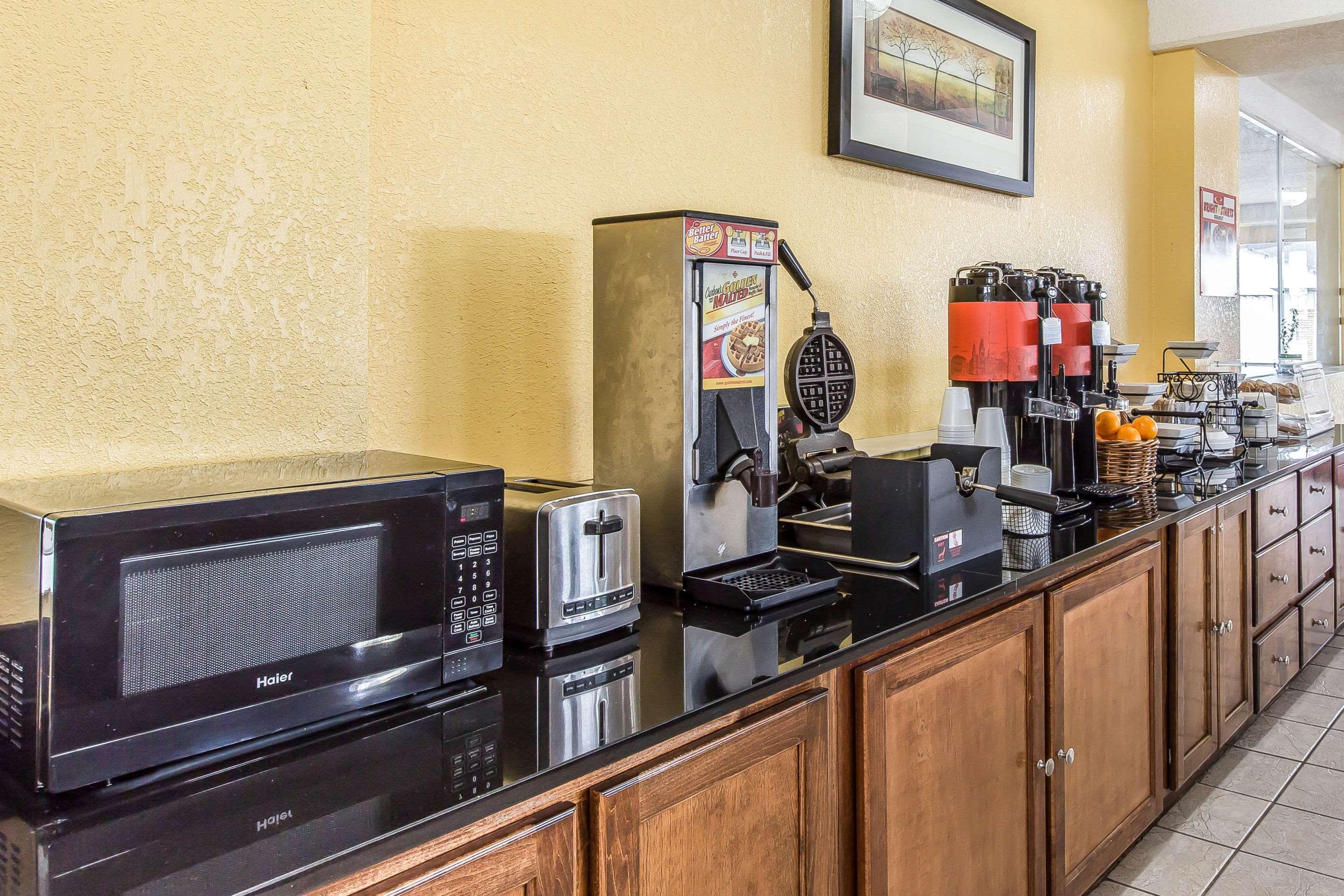Econo Lodge Byron Ngoại thất bức ảnh
