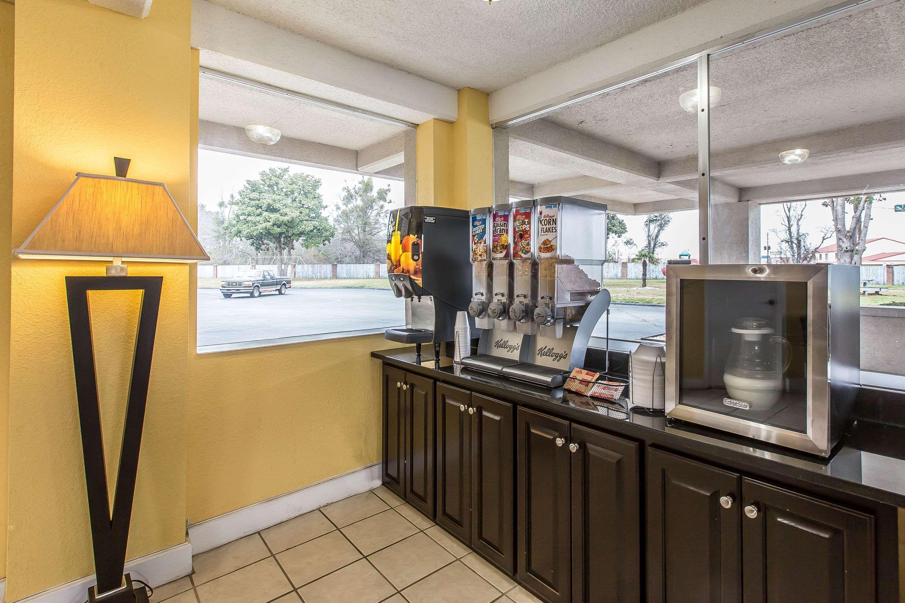 Econo Lodge Byron Ngoại thất bức ảnh